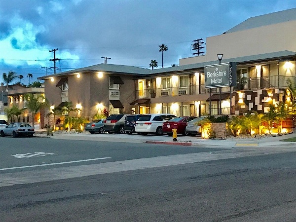 Berkshire Motor Hotel image 1