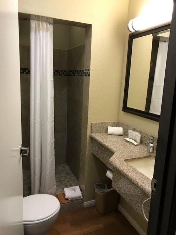 Berkshire Motor Hotel image 14