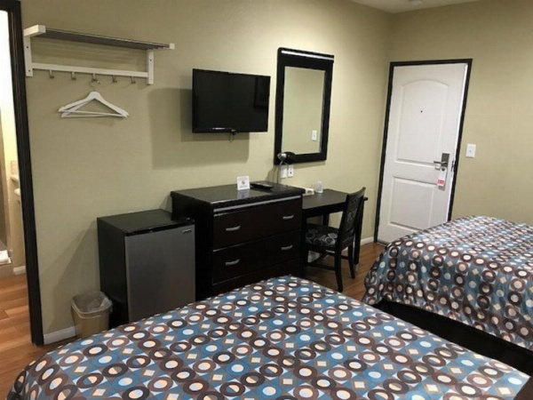 Berkshire Motor Hotel image 15