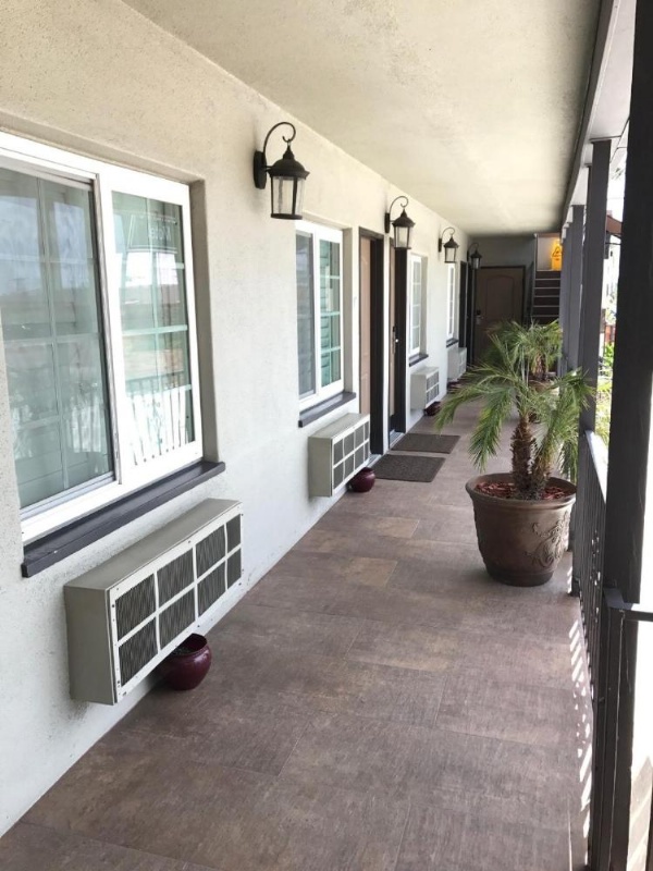 Berkshire Motor Hotel image 5