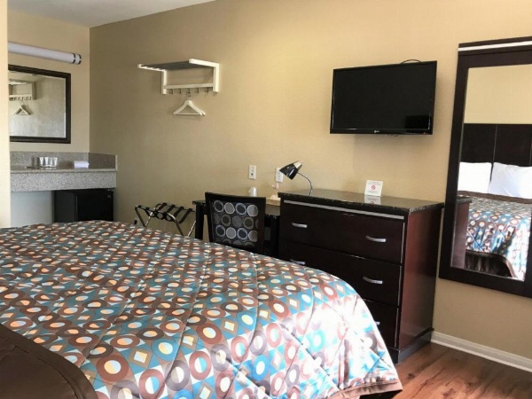 Berkshire Motor Hotel image 7